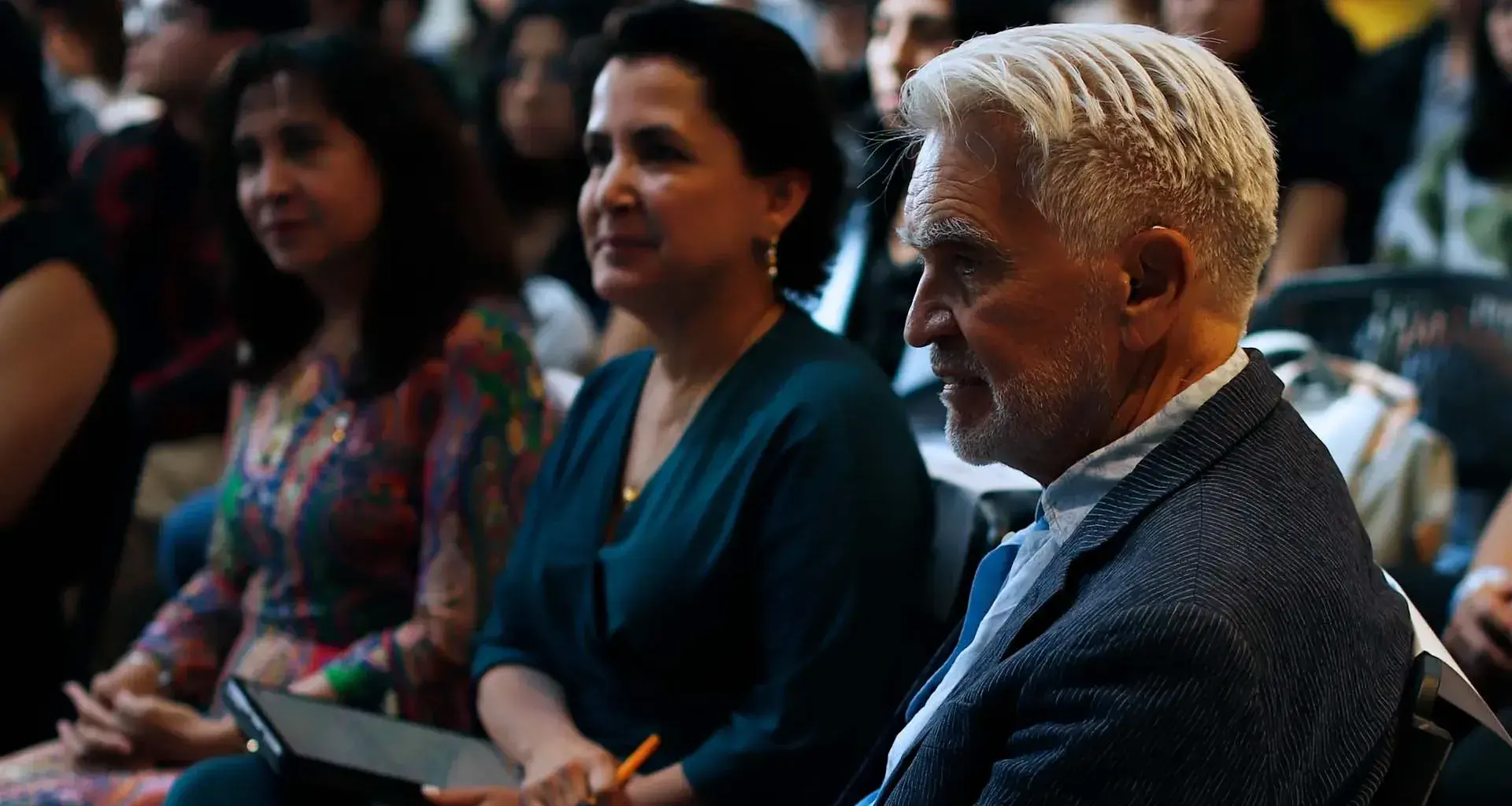 Ernesto Canales presentó su libro ¡Hay justicia! y habló de su trayectoria con estudiantes de la Escuela de Ciencias Sociales y Gobierno del Tec CEM.