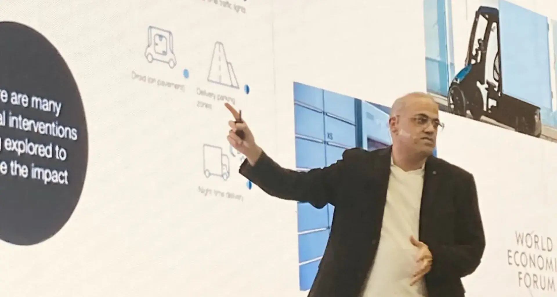 Mostafa Hajiaghaei-Keshteli, profesor investigador del Tec campus Puebla, recibe premio Rómulo Garza 2025