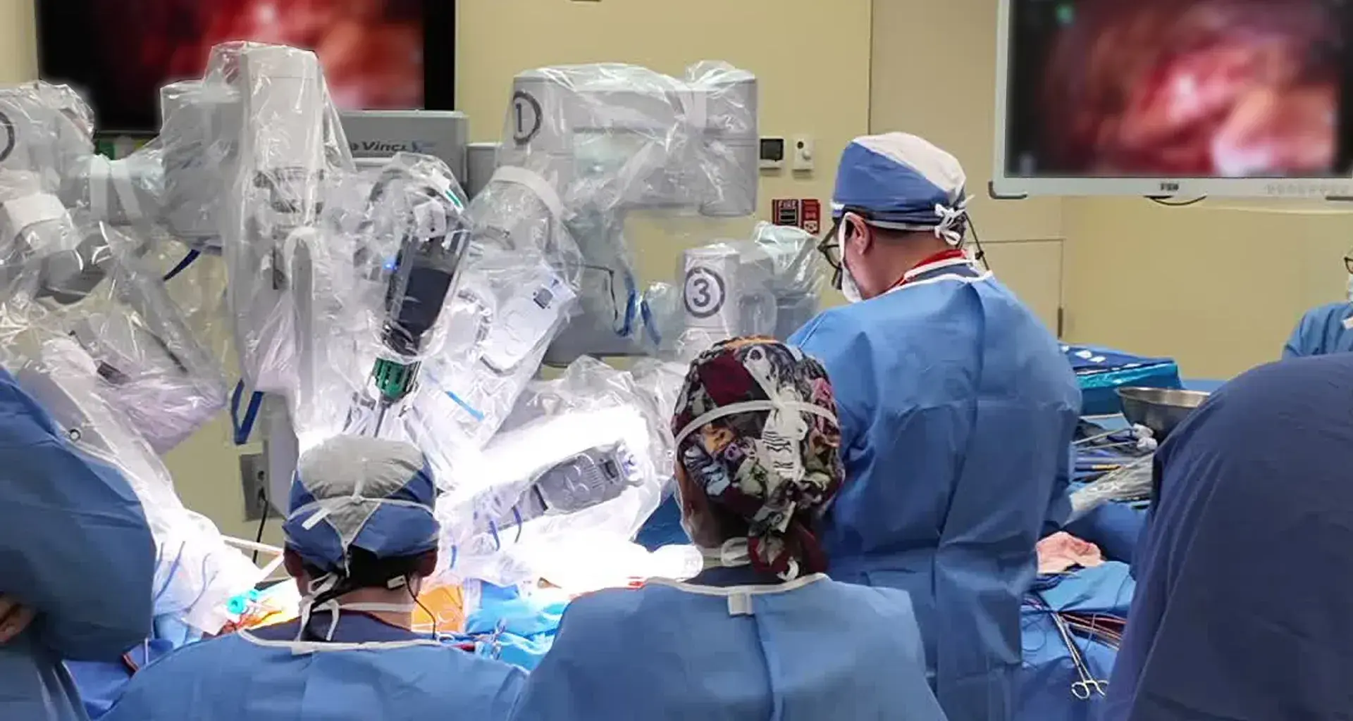 TecSalud realiza la primera valvuloplastia mitral por cirugía robótica en México..