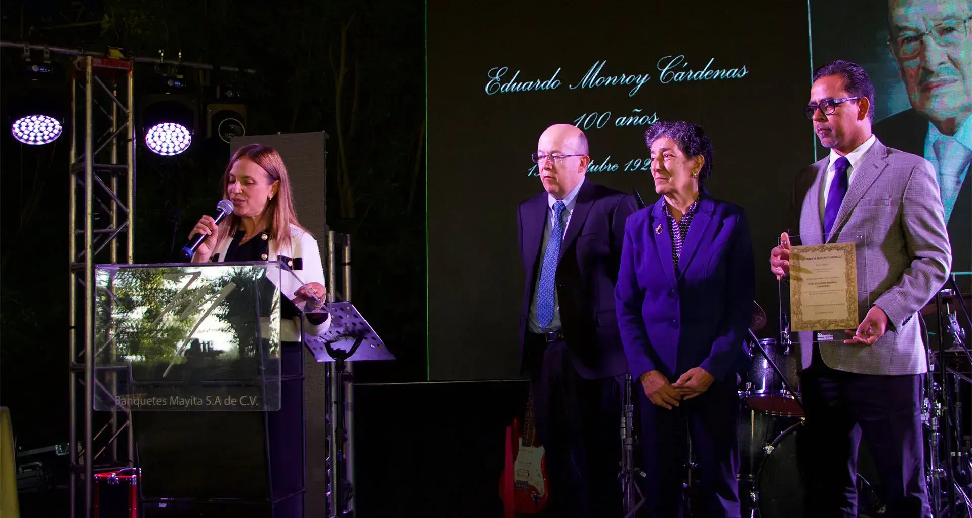 Nueva beca perpetua celebra el legado del fundador de Tec Toluca