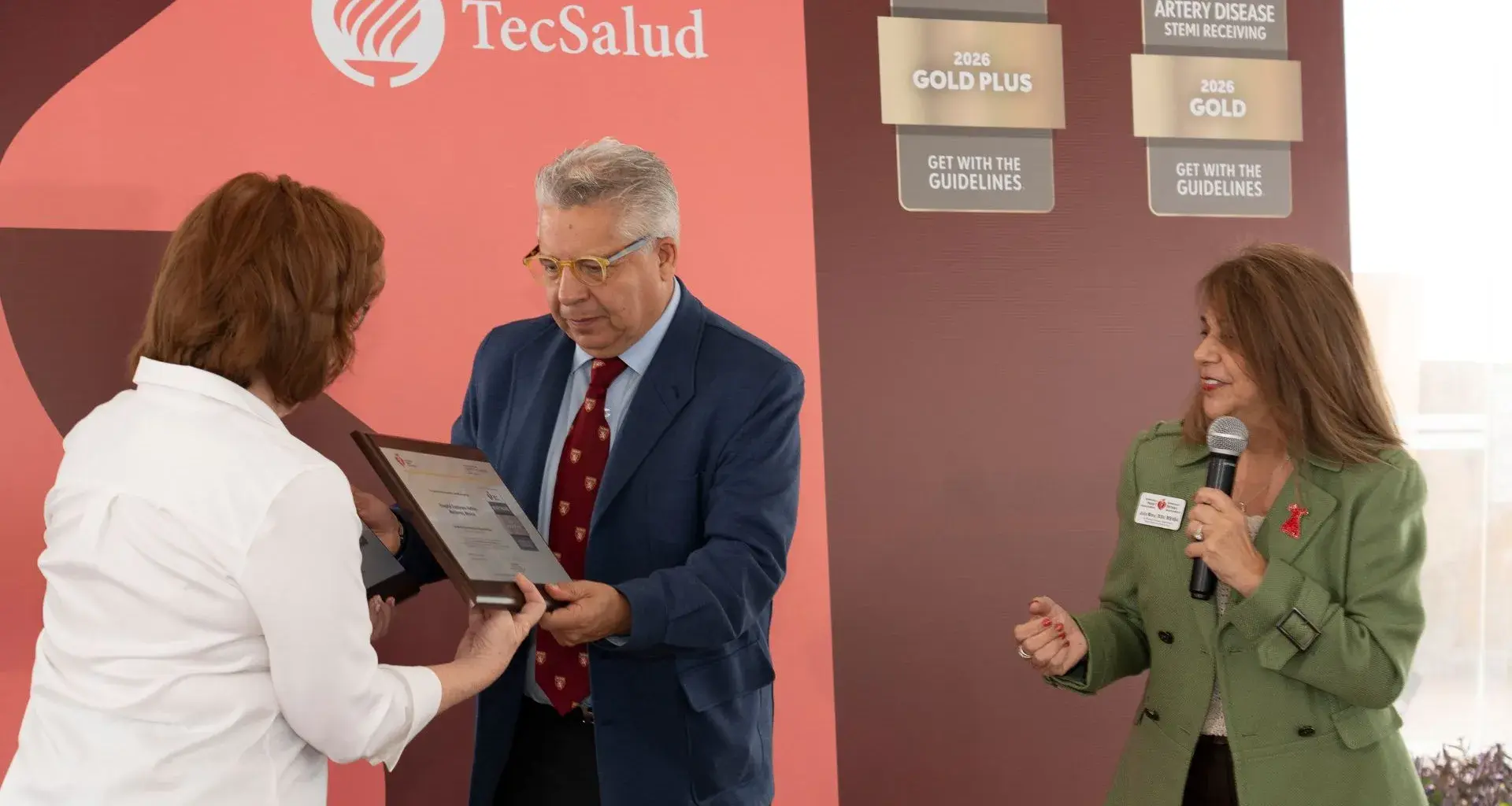 TecSalud receives two international awards in cardiology