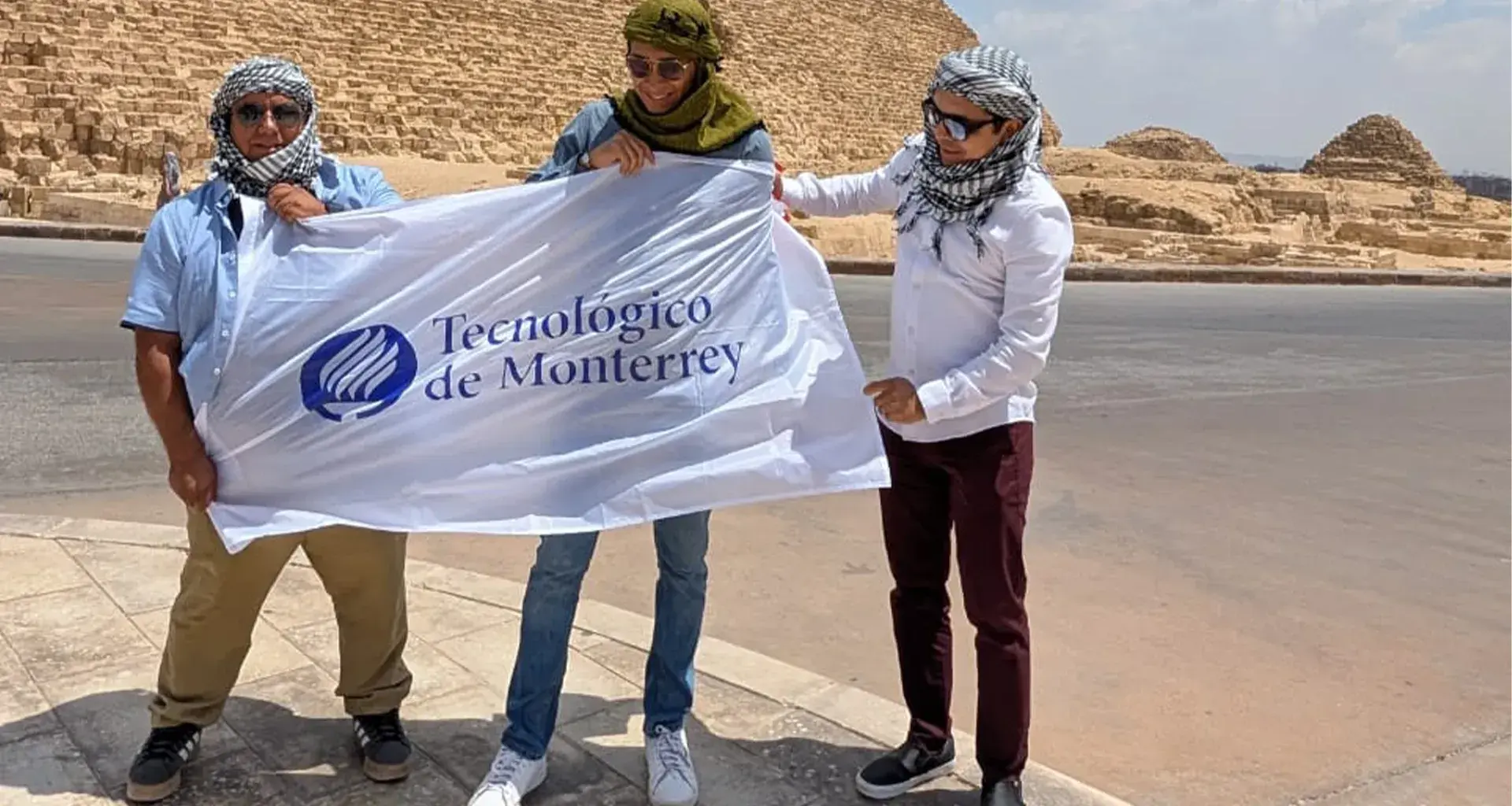 Tres profesores del Tec Cuernavaca presentaron innovaciones educativas en ingeniería durante el IEEE EDUCON 2026, realizado en El Cairo, Egipto, ante académicos de distintos países.