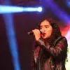 Alumna cantando