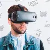 Joven con visores de realidad virtual
