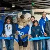 Tesu y los directivos cortando el listón en la inauguración de la Zona Gamer en PrepaTec Puebla