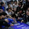 Alianza roja, ganadora del FIRST Off Season, celebrando