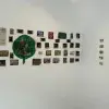 Exposición de los objetos contenidos en la cápsula.