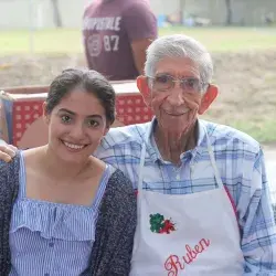 Alumna con el profesor Rubén Núñez de Cáceres.