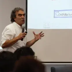 El doctor Sergio Fajardo compartió su experiencia como político con la comunidad del Tec