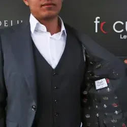 Joven mexicano apuesta por todo al mundo de la moda