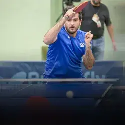 Dominante en el tenis de mesa logra su título profesional