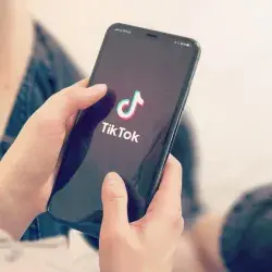 Conoce cómo este profesor usa TikTok para hacer versátiles sus clases