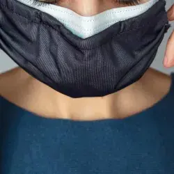 Cómo usar doble cubrebocas para mejorar la protección 