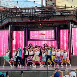 Presentan estudiantes de PrepaTec espectáculo en Disney.