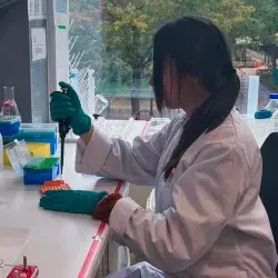 Mexicana trabaja en anticuerpos contra el veneno de serpiente