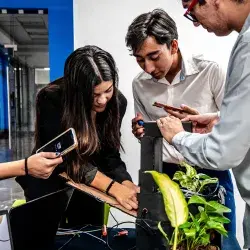 Estudiantes de ingeniería en el Tec de Monterrey campus Laguna trabajan su prototipo