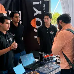 Estudiantes presentaron la app que conecta a trabajadores informales con buscadores de servicio en un encuentro nacional