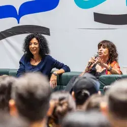 Las escritoras Rosa Montero y Leila Guerriero compartieron escenario en la FIL Monterrey 2025, donde reflexionaron sobre la memoria, la escritura y la condición humana.