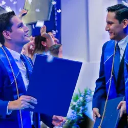 Víctor Aguilar en su graduación.