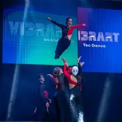 Performance de alumnos del Tec en la final Tec Dance de VIBRART 2026