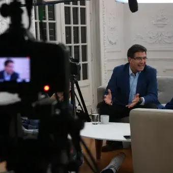 Armando Ríos Piter 02