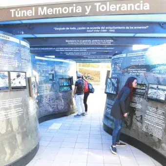 Túnel de la tolerancia con actividades de concientización.
