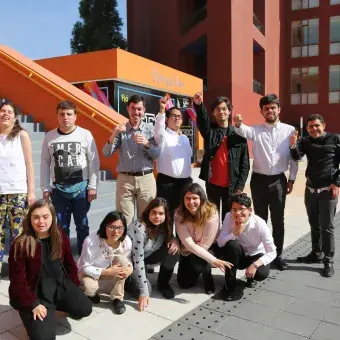 Jóvenes integrantes del programa Construyendo Puentes.