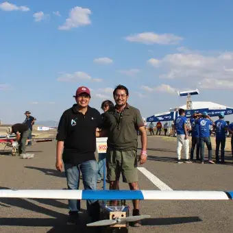 alumnos participando