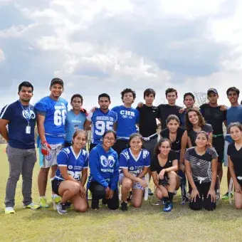 Participantes de los diferentes equipos felices por convivir sanamente