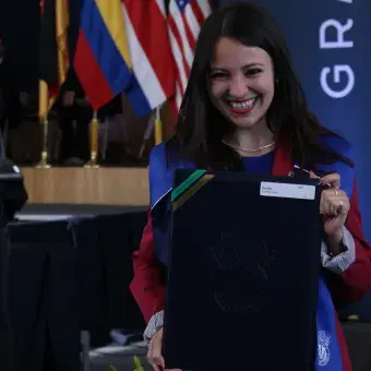 alumna graduada