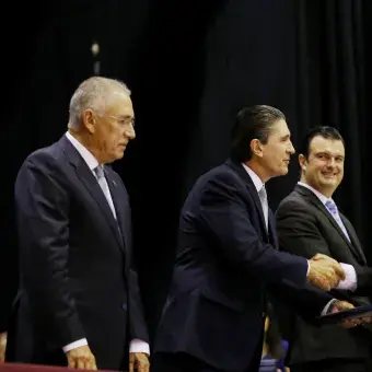 Egresados del Tec comprometidos en honrar a su país