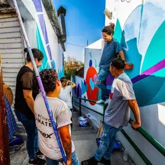 El mural estuvo organizado por 54 artistas y facilitadores.
