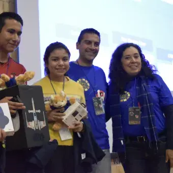 Ganadores del evento Ironmath con sus premios