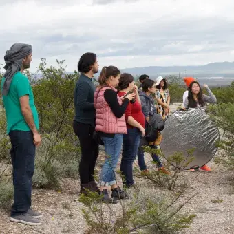 Todos colaborando para realizar un photoshoot en real de catorce