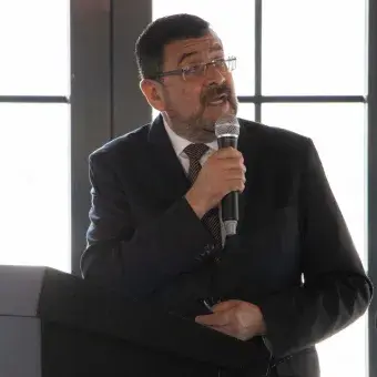 Entregan Beca “César Sánchez Lozano”