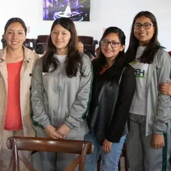 Entregan Beca “César Sánchez Lozano”