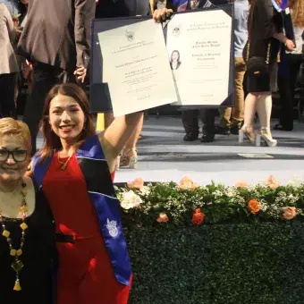 Con orgullo y emoción, ven a sus hijos cumplir sueño Tec (fotogalería)