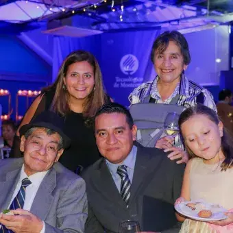 Un brindis familiar por su trayectoria en el Tec de Monterrey.
