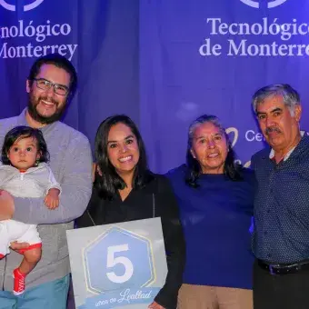 Nuestro maestros galardonados aprovecharon para tomarse fotos con sus familias.