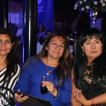 Nuestro maestros galardonados aprovecharon para tomarse fotos con sus familias.