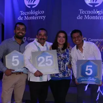 Y también con sus compañeros de trabajo.