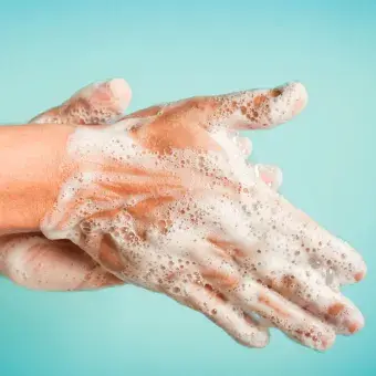 ¿Cómo el jabón mata el coronavirus y por qué debes lavarte las manos?