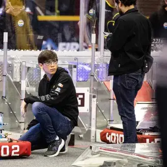 Alumno de PrepaTec en competencia de robótica FIRST