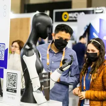 Expositores emprendedores en festival INCmty