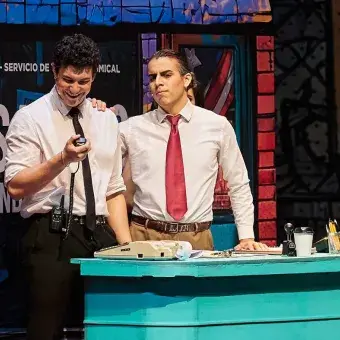 Actores de In The Heights en escena