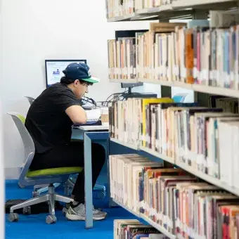 La biblioteca de campus Laguna tiene equipo de cómputo para su aprovechamiento