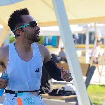 Persona participando en la carrera