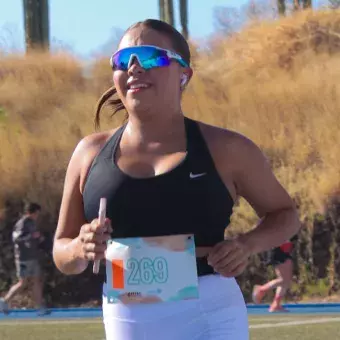 Persona en la pista corriendo