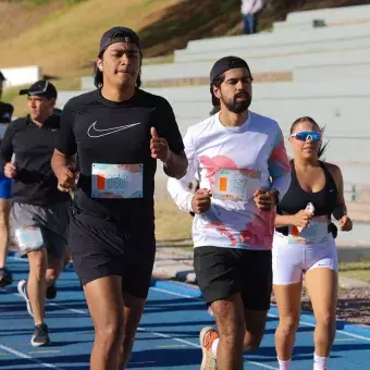 Grupo de personas corriendo