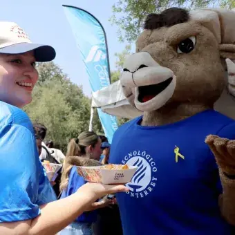 Aniversario Tec, Teus.